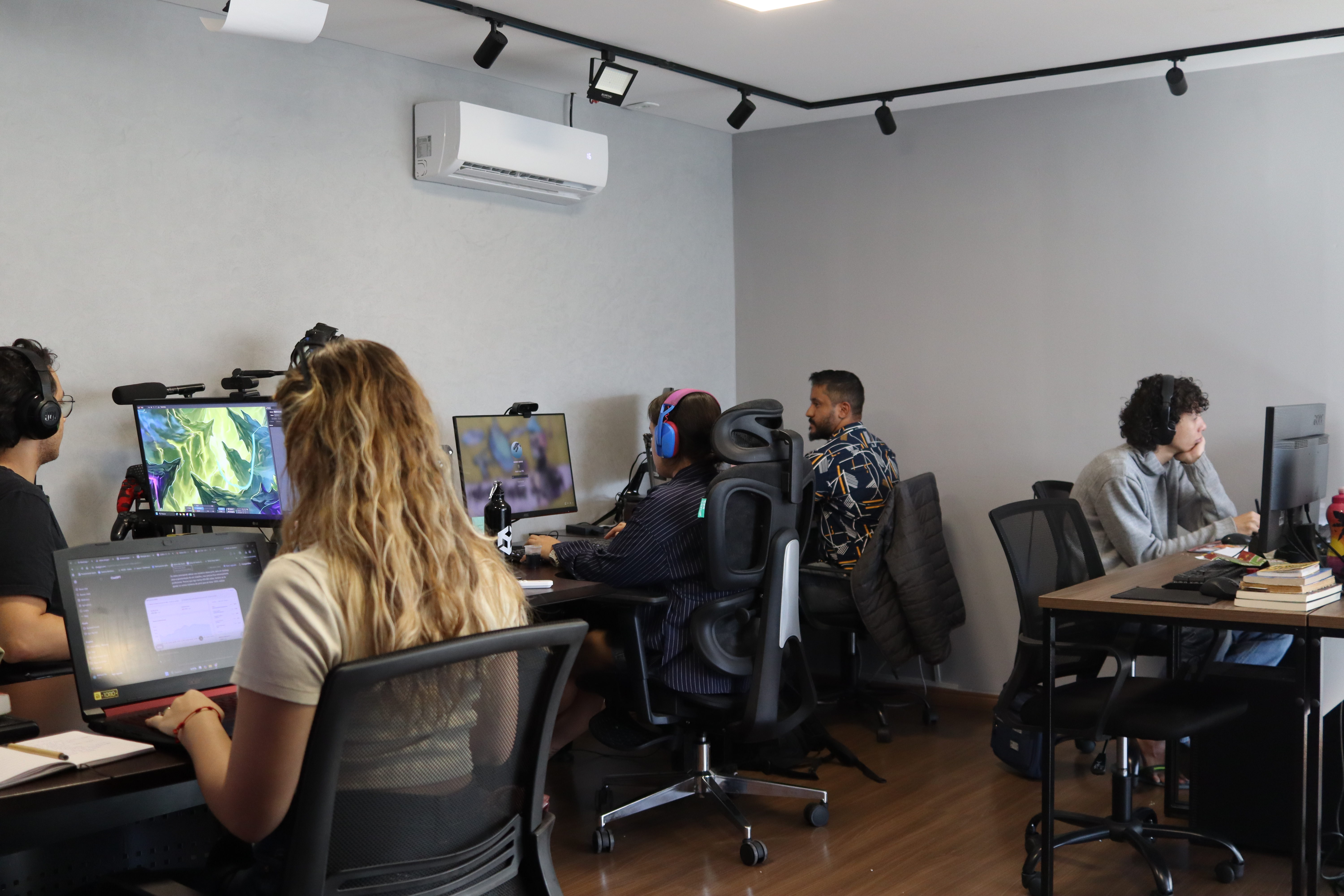Equipe do Animado trabalhando no estúdio
